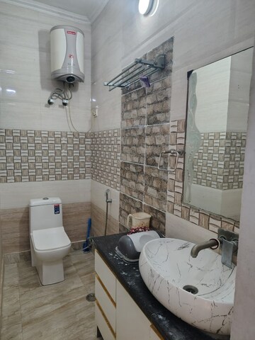 Team Area in 3 BHK Builder Floor at Sainik Colony – for Rent