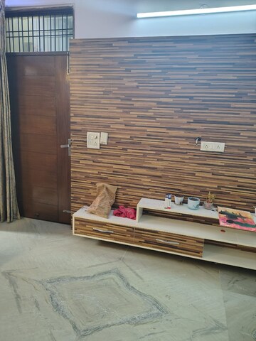 Furnished Amenities in 3 BHK Builder Floor at Sainik Colony – for Rent