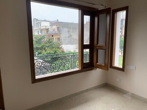 Room in 3 BHK Builder Floor at Aerocity – for Rent