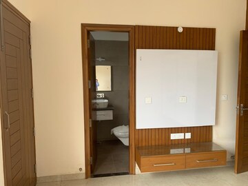 Room in 3 BHK Builder Floor at Aerocity – for Rent