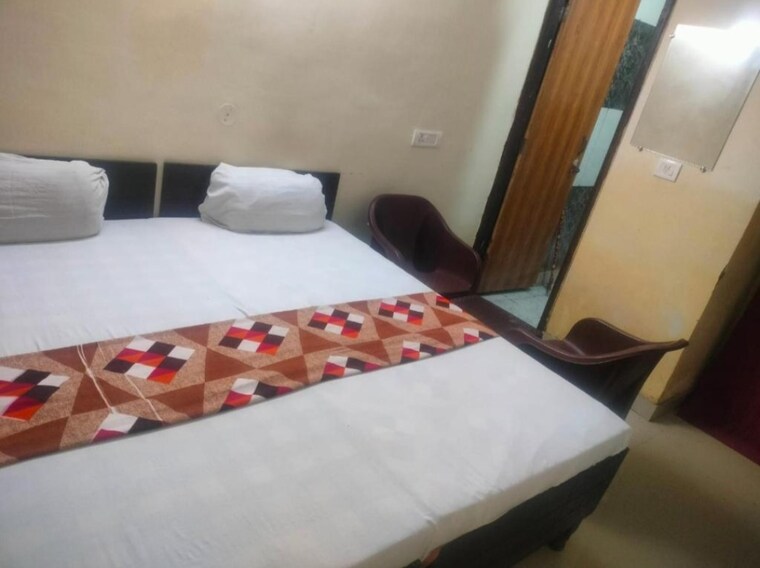 Bedroom, sector 44 Pg For Girls In Sector 44 9608546