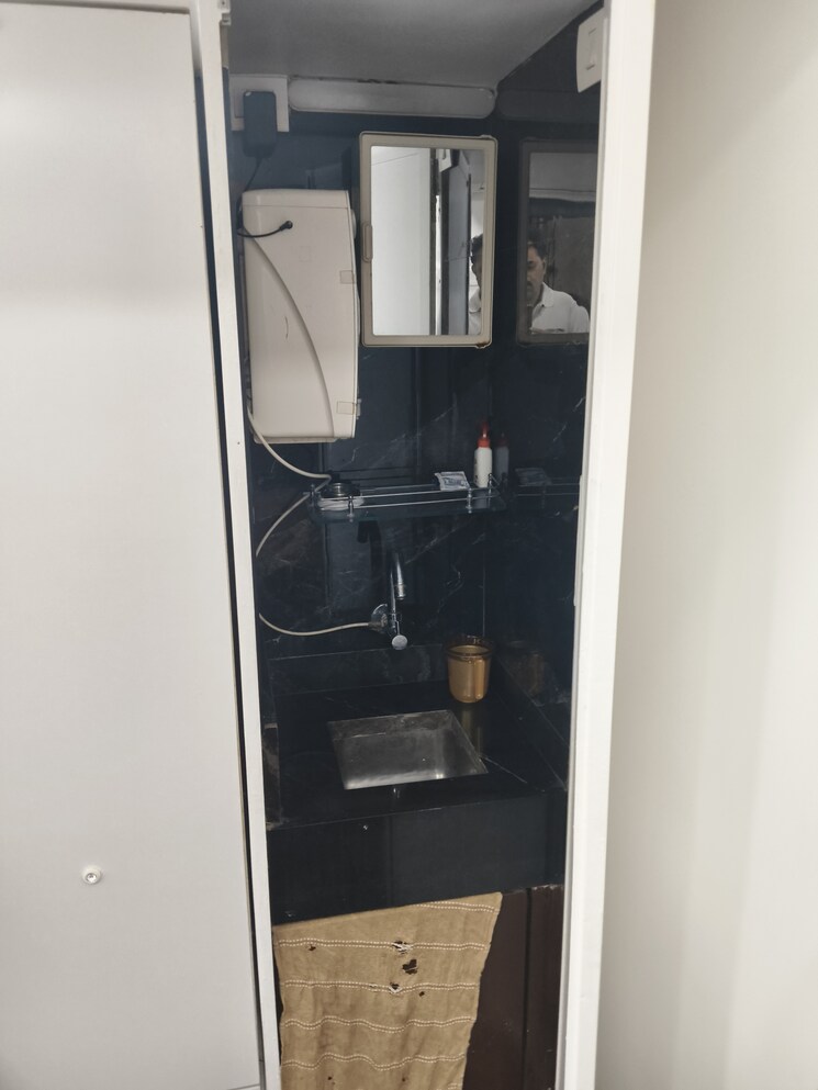 Other, vile parle west Commercial Office Space 100 Sq.Ft. In Vile Parle West Mumbai 9608562