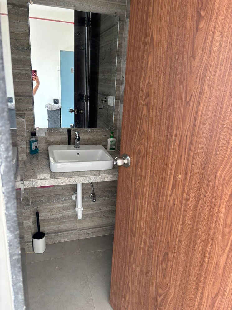 Bathroom, runwal-nirvana 1 Bedroom 450 Sq.Ft. Apartment In Parel Mumbai 9608575