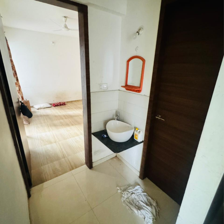 Bathroom, saheel-itrend-life 2 Bedroom 750 Sq.Ft. Apartment In Mumbai Bangalore Highway Pune 9608580