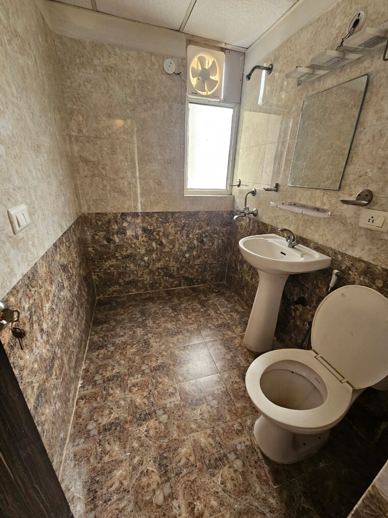 Bathroom, galaxy-north-avenue-ll 3 Bedroom 1430 Sq.Ft. Apartment In Gaur City 2 Greater Noida 9608655