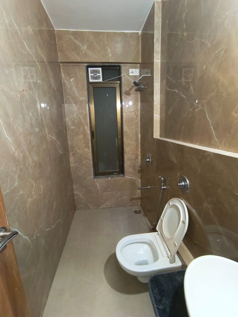Bathroom, majestic-amarjyoti-chs 3 Bedroom 1007 Sq.Ft. Apartment In Chembur Mumbai 9608632