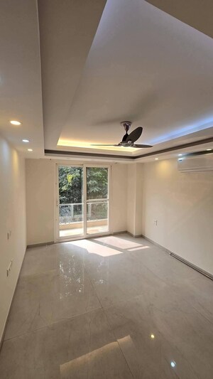 Room in 3 BHK Builder Floor at Saket – for Rent