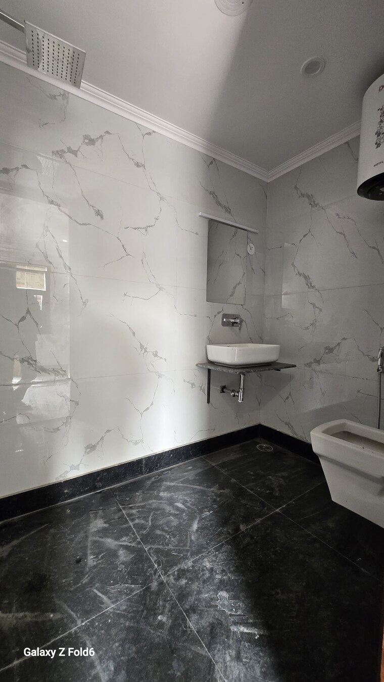 Bathroom, chattarpur 2 Bedroom 1000 Sq.Ft. Builder Floor In Chattarpur Delhi 9608718
