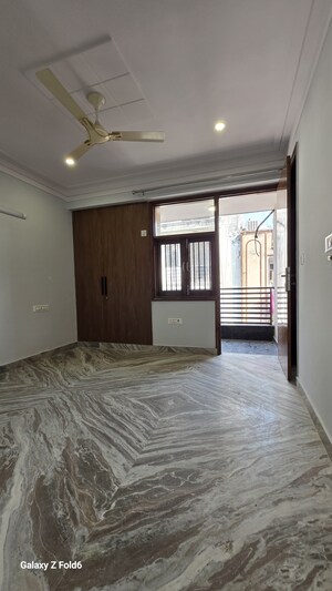 Room in 2 BHK Builder Floor at Chattarpur – for Rent