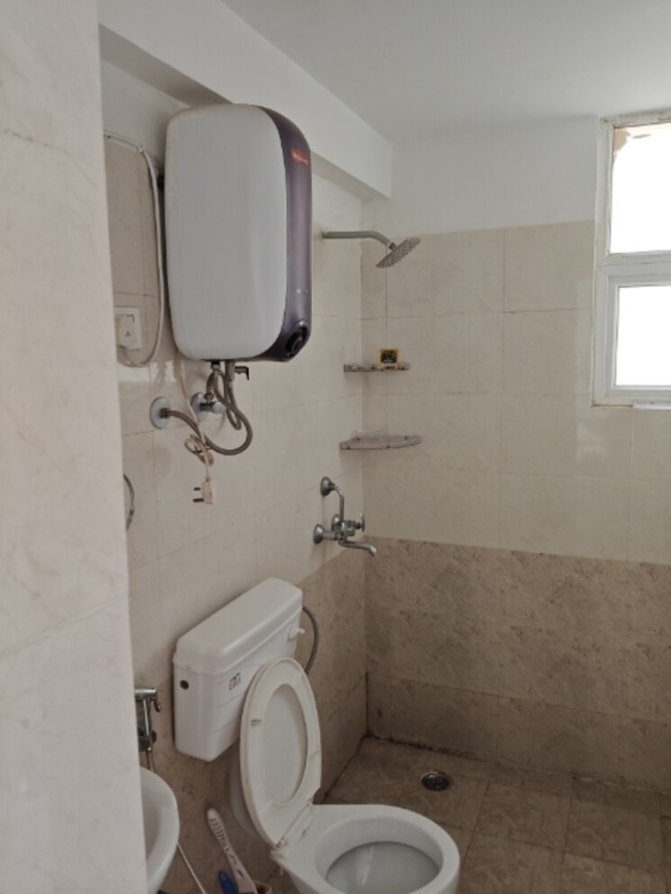 Bathroom, shree-vardhman-green-court 2 Bedroom 625 Sq.Ft. Apartment In Sector 90 Gurgaon 9608617