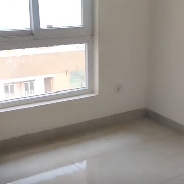 Room in 2 BHK Apartment at Eldeco Accolade, Saini Colony – for Rent