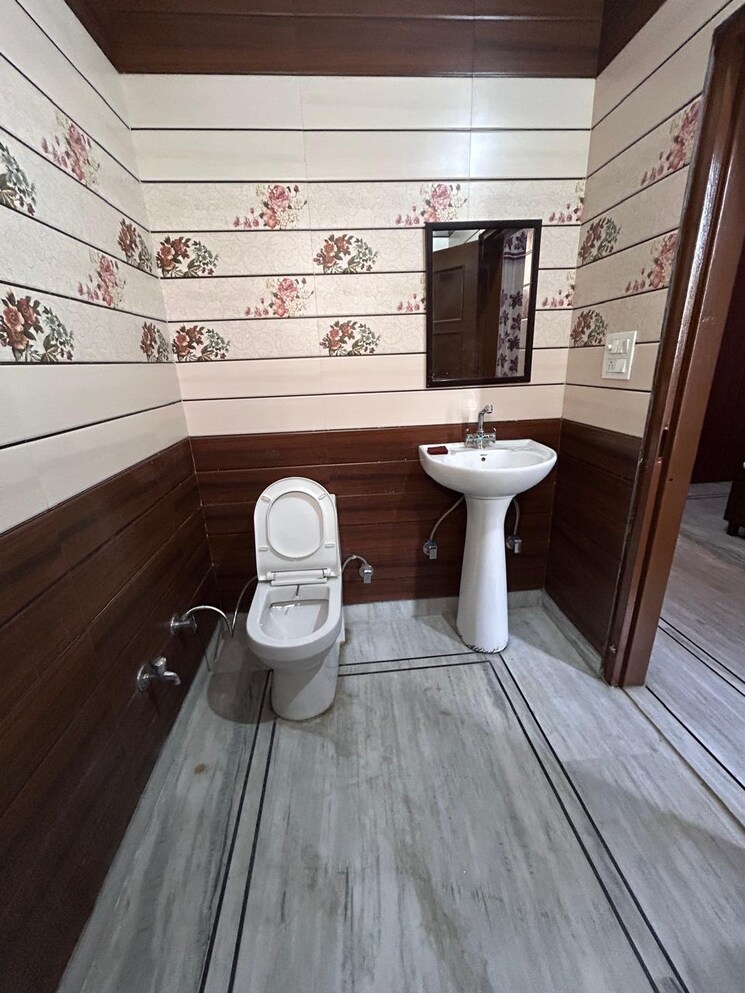 Bathroom, aerocity 2 Bedroom 1800 Sq.Ft. Builder Floor In Aerocity Mohali 9608752