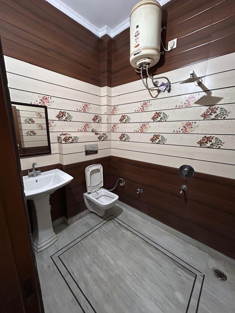 Attached Bathroom, aerocity 2 Bedroom 1800 Sq.Ft. Builder Floor In Aerocity Mohali 9608752