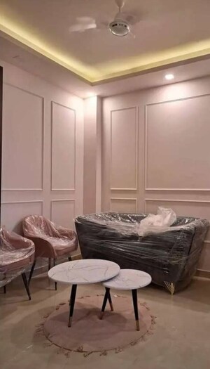 Living Room in 2 BHK Apartment at Gomti Nagar – for Rent