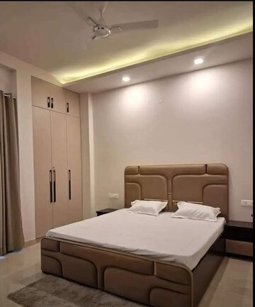 Bedroom in 2 BHK Apartment at Gomti Nagar – for Rent
