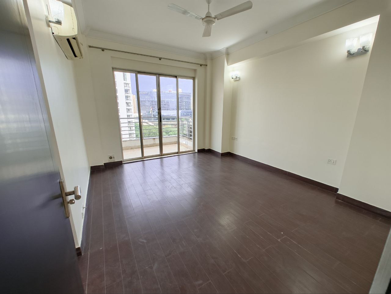 3.5 BHK + Pooja Room Apartment For Rent in Parsvnath Exotica