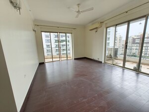 Room in 3.5 BHK Apartment at Parsvnath Exotica, Sector 53 – for Rent