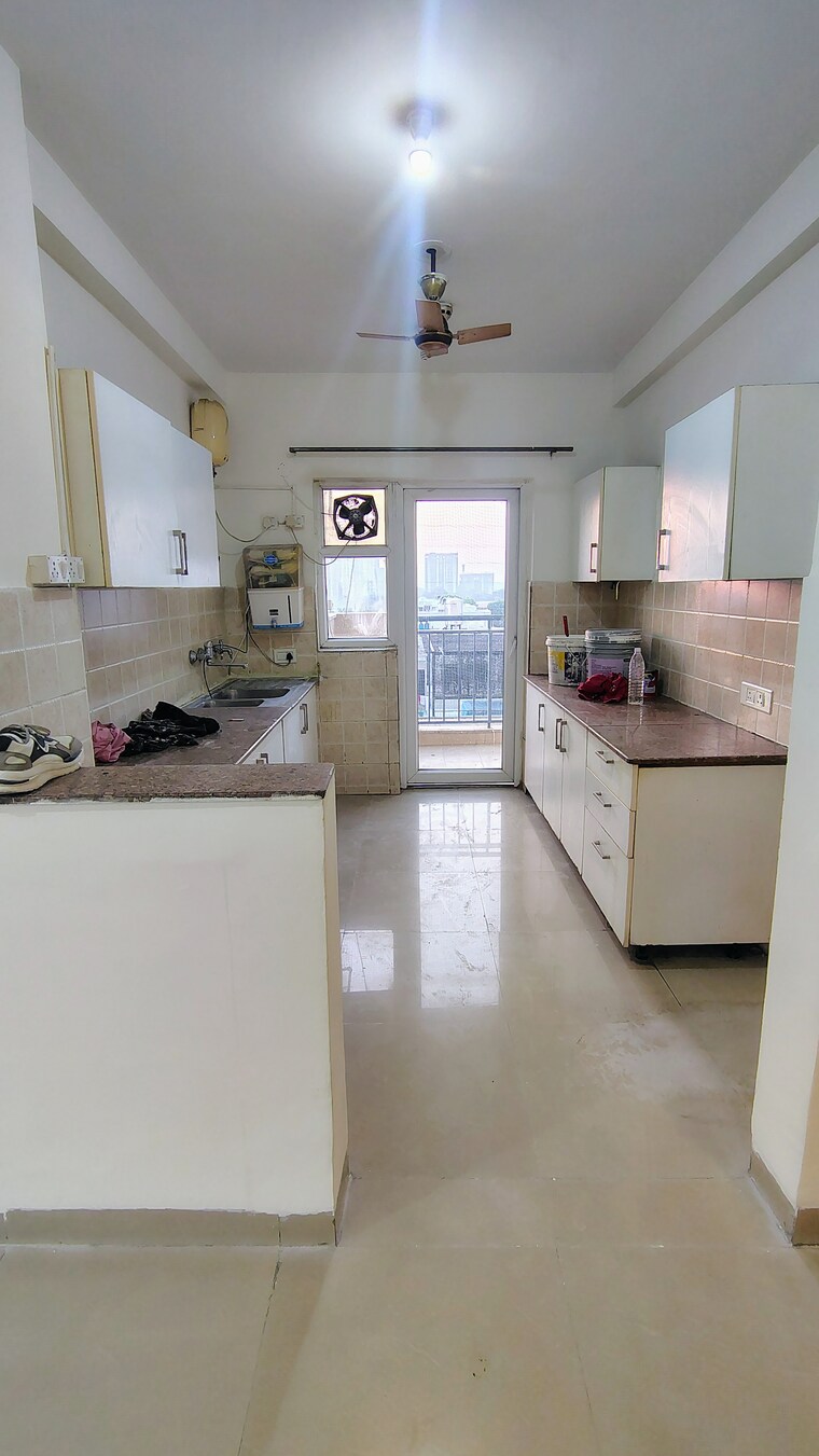 Kitchen, spaze-privy 3.5 Bedroom 2175 Sq.Ft. Apartment In Sector 72 Gurgaon 9608836