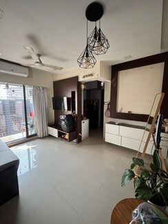 1 BHK + Study Room Apartment For Sale in Topiwala CHS