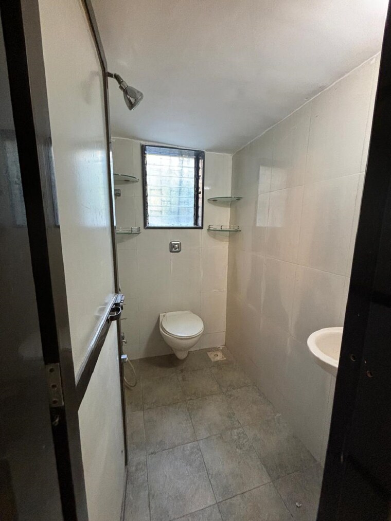 Bathroom, bandra west 1 Bedroom 500 Sq.Ft. Apartment In Bandra West Mumbai 9608821