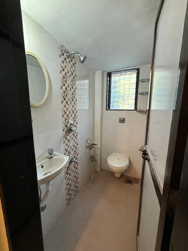 Bathroom, bandra west 1 Bedroom 500 Sq.Ft. Apartment In Bandra West Mumbai 9608821