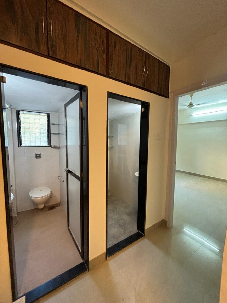 Room, bandra west 1 Bedroom 500 Sq.Ft. Apartment In Bandra West Mumbai 9608821