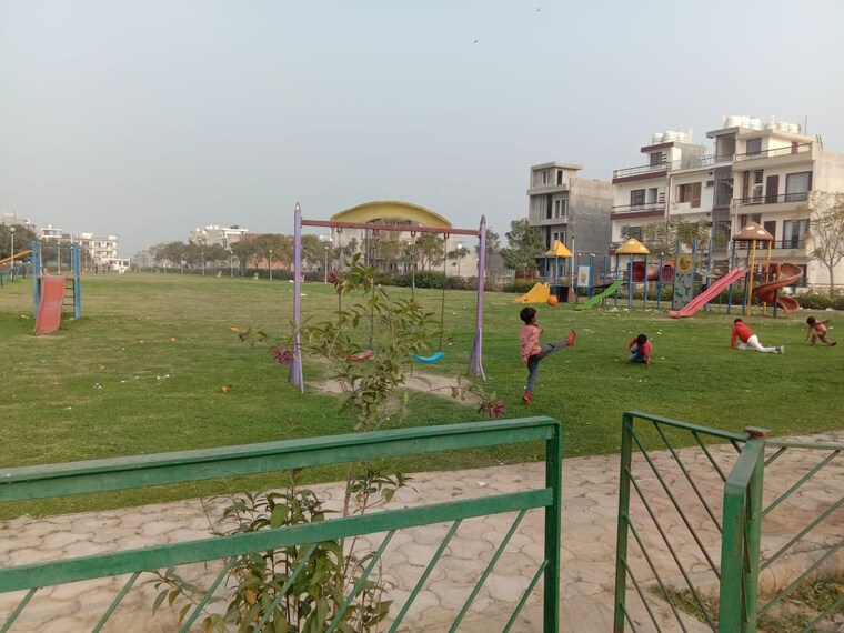 Garden, gmada-eco-city  200 Sq.Yd. Plot In North Mullanpur Chandigarh 9608838