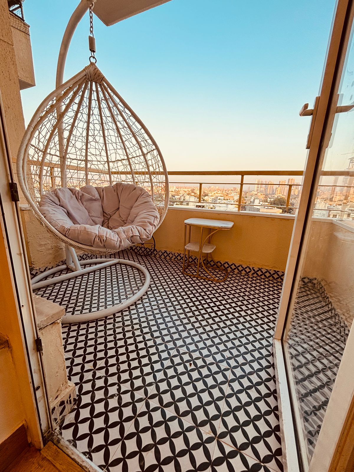 5 BHK + Servant Room Apartment For Rent in AEZ Aloha