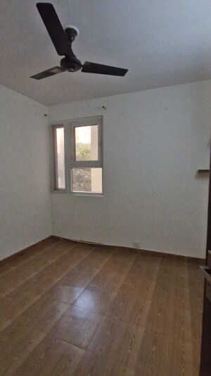 Room in 2 BHK Apartment at Tulip Lemon, Sector 69 – for Rent