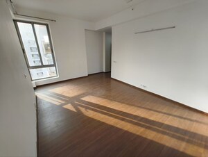 Room in 3.5 BHK Apartment at Pioneer Park Phase 1, Sector 61 – for Rent