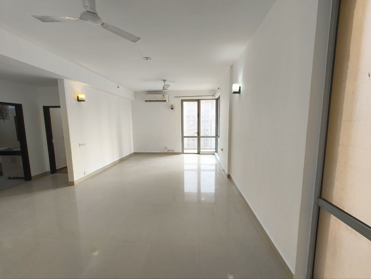 3.5 BHK + Servant Room Apartment For Rent in Pioneer Park Phase 1