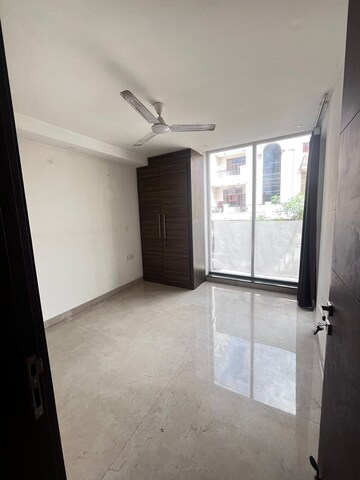 Room in 3.5 BHK Apartment at GPL Eden Heights, Sector 70 – for Rent