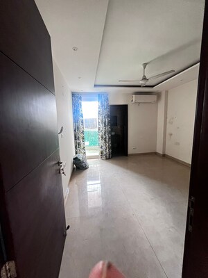 Room in 3.5 BHK Apartment at GPL Eden Heights, Sector 70 – for Rent
