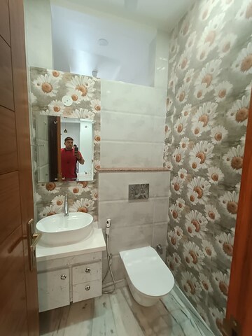 Bathroom in 3 BHK Apartment at Ardee City, Sector 52 – for Rent