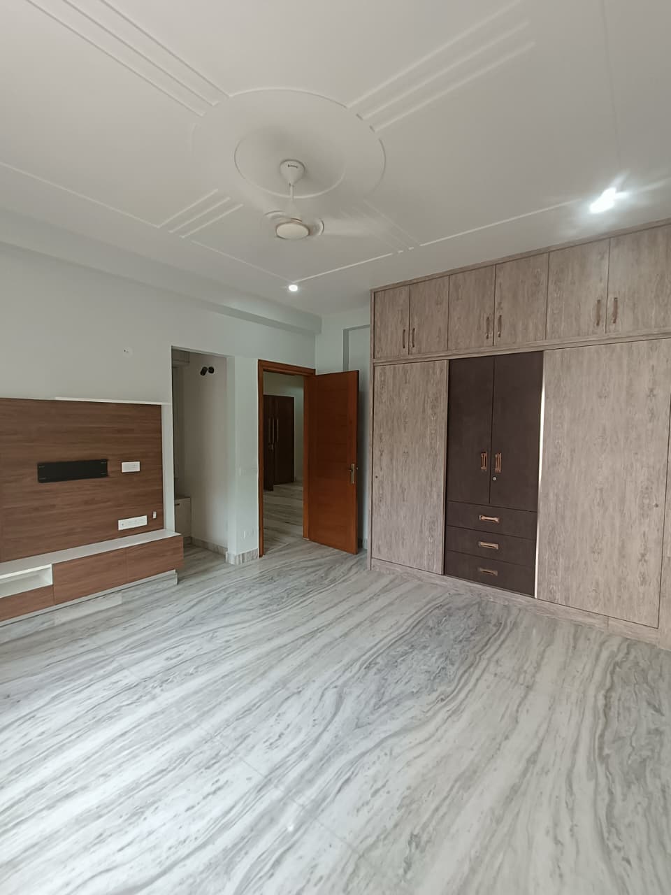 3 BHK + Extra Room Apartment For Rent in Ardee City