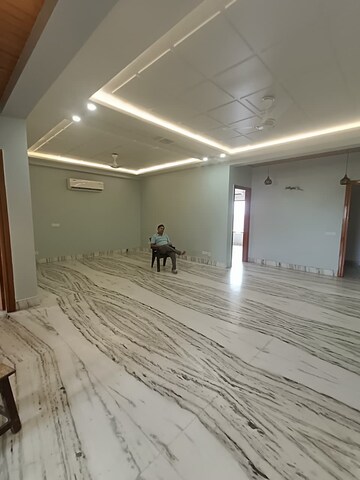 Room in 3 BHK Apartment at Ardee City, Sector 52 – for Rent