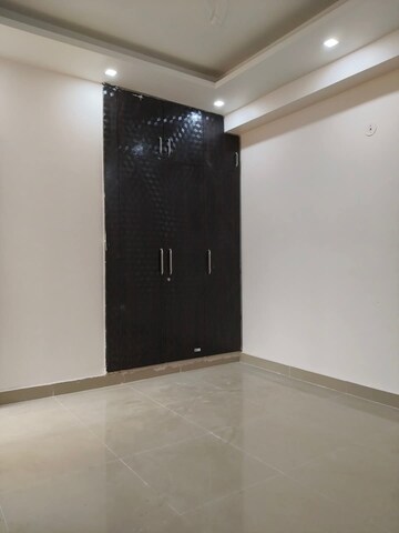 Room in 2 BHK Apartment at Supertech Ecovillage II, Sector 16b Greater Noida – for Rent