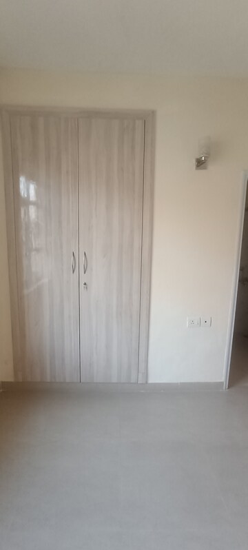 Room in 2 BHK Apartment at Shree Vardhman Mantra, Sector 67 – for Rent