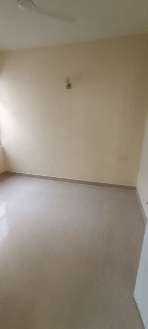 Room in 2 BHK Apartment at Shree Vardhman Mantra, Sector 67 – for Rent