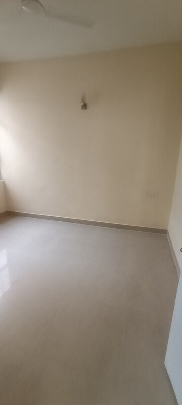 Room in 2 BHK Apartment at Shree Vardhman Mantra, Sector 67 – for Rent