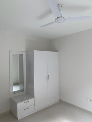 Room in 3 BHK Apartment at SNN Raj Grandeur, Bommanahalli – for Rent