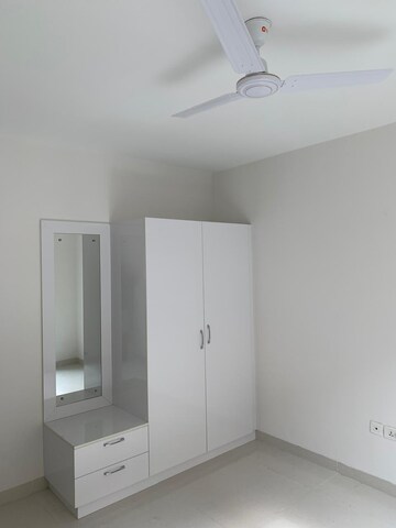 Room in 3 BHK Apartment at SNN Raj Grandeur, Bommanahalli – for Rent