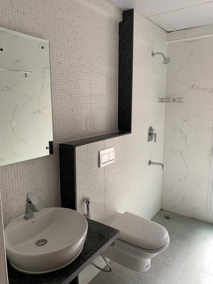 Bathroom, snn-raj-grandeur 3 Bedroom 1615 Sq.Ft. Apartment In Bommanahalli Bangalore 9609155