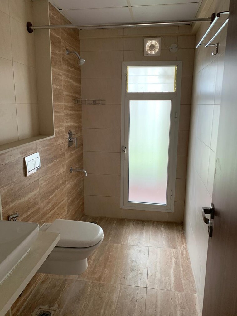 Bathroom, snn-raj-grandeur 3 Bedroom 1615 Sq.Ft. Apartment In Bommanahalli Bangalore 9609155