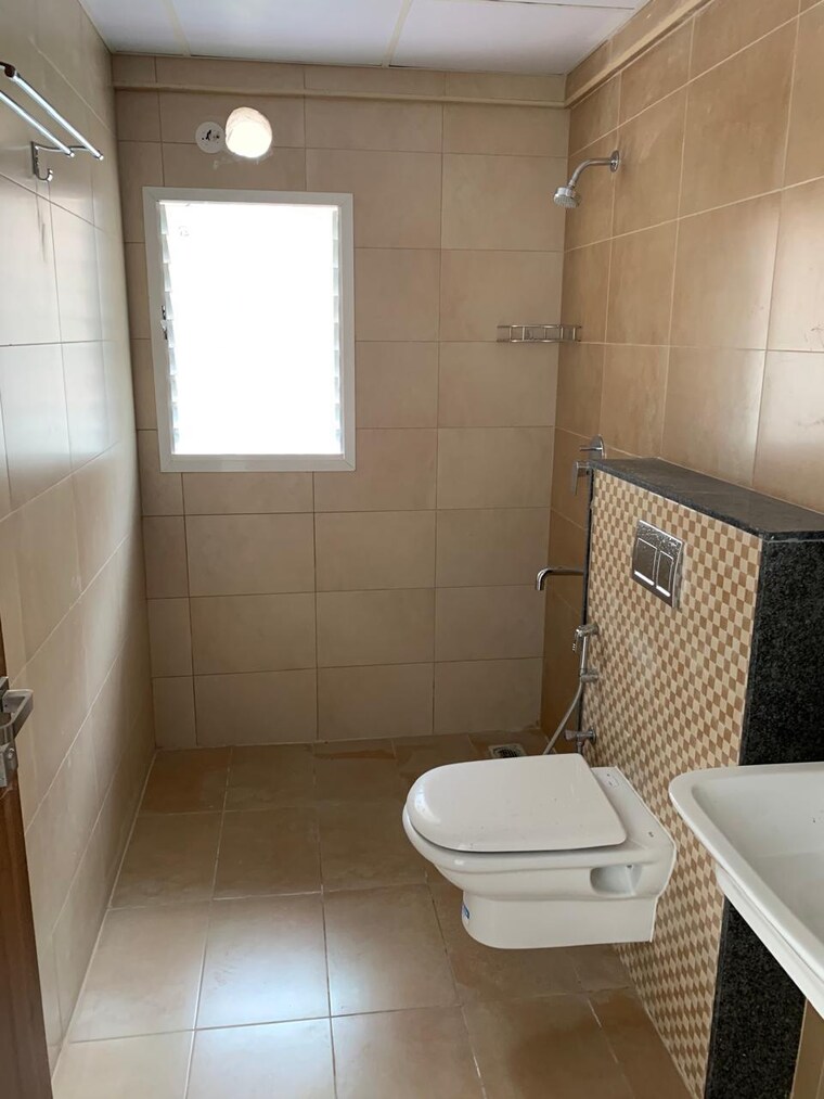 Bathroom, snn-raj-grandeur 3 Bedroom 1615 Sq.Ft. Apartment In Bommanahalli Bangalore 9609155