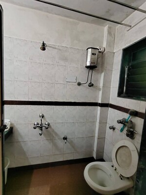 Bathroom in 1 BHK Apartment at Azad Nagar – for Rent