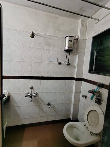Bathroom in 1 BHK Apartment at Azad Nagar – for Rent