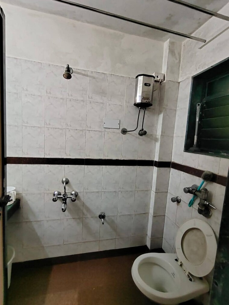 Bathroom, azad nagar 1 Bedroom 380 Sq.Ft. Apartment In Azad Nagar Mumbai 9609152