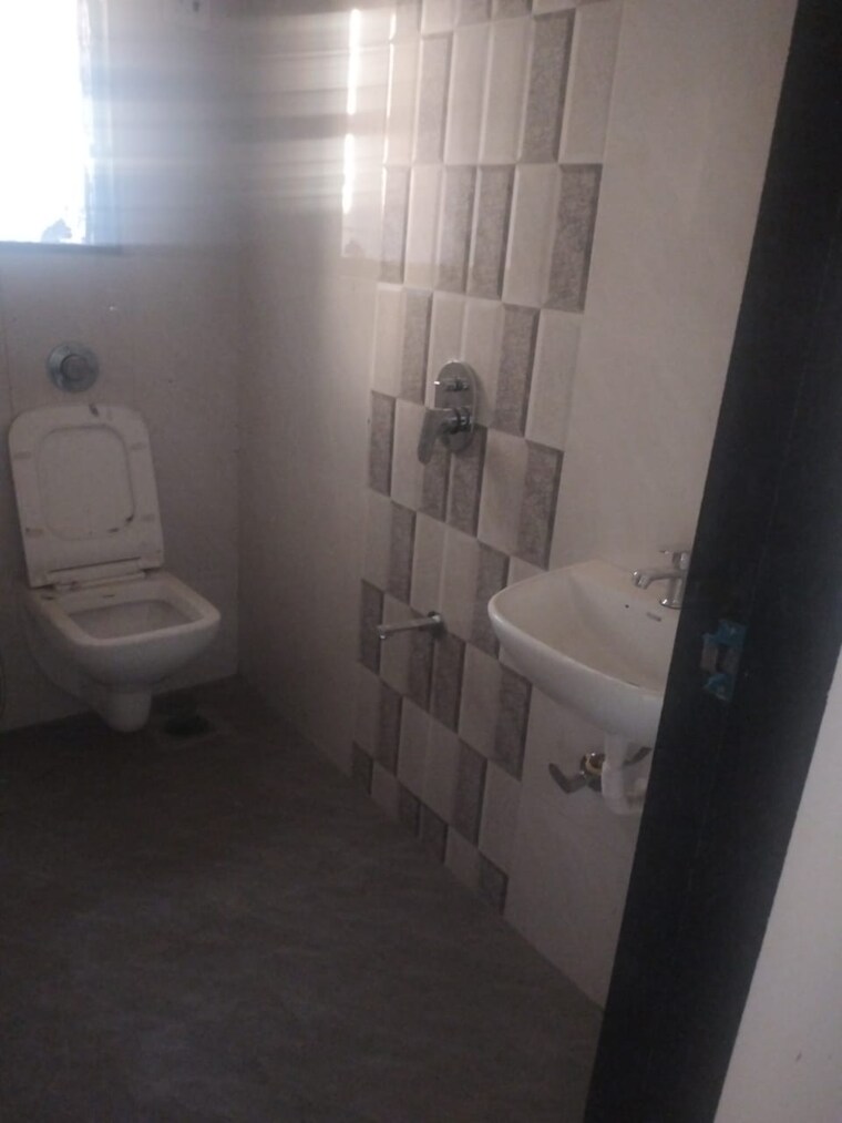 Bathroom, borivali west 1 Bedroom 400 Sq.Ft. Apartment In Borivali West Mumbai 9609143