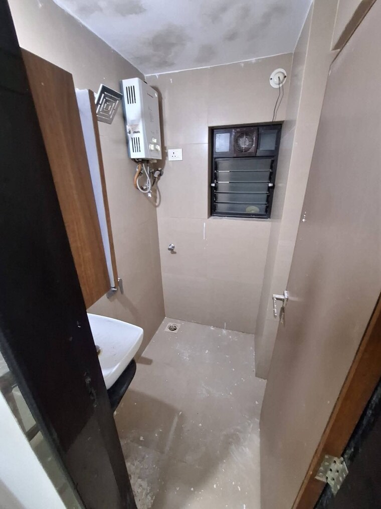 Attached Bathroom, azad nagar 1 Bedroom 380 Sq.Ft. Apartment In Azad Nagar Mumbai 9609206